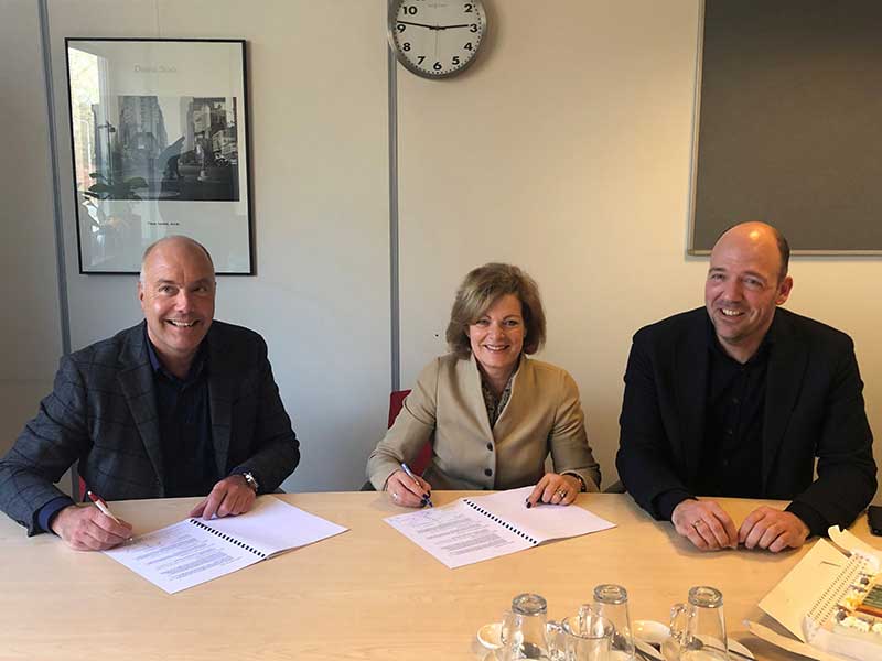 ERAflats-Trivire-en-team-ERAflats-ondertekenen-samenwerkingsovereenkomst-groot-onderhoud
